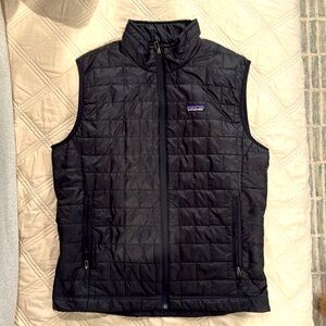 Men’s Patagonia Puffer Vest - size medium

LIKE NEW